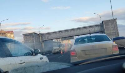 В Тюмени на объездной дороге столкнулись Lada и Daewoo. Образовалась крупная пробка