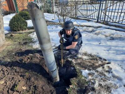 На Харьковщине саперы продолжают обезвреживать неразорвавшиеся боеприпасы (офто)