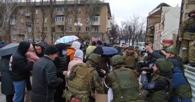 Российские оккупанты запрещают раздавать гуманитарную помощь в Мелитополе, – мэр города