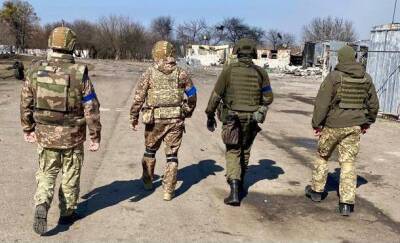 Российские войска понесли большой урон под Харьковом: минус комплекс РЭБ, 50 солдат и вертолет, плюс 17 пленных