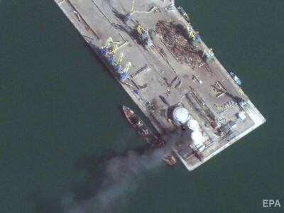 Опубликованы спутниковые снимки уничтоженного в порту Бердянска российского десантного корабля