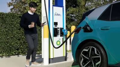 BP инвестирует миллиард фунтов в зарядные станции для электромобилей