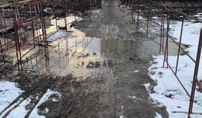 В «Преображенском» в Тюмени люди утопают в грязи из-за строительных работ