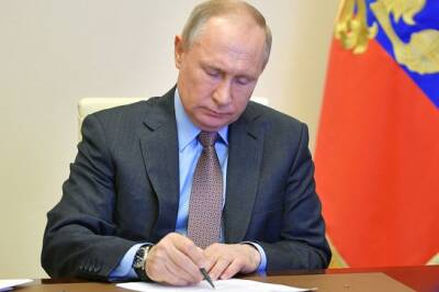 Путин подписал закон об уголовной ответственности за фейки о госорганах за рубежом