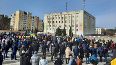 Жители Славутича вышли на мирную акцию против оккупантов