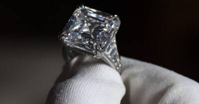 Tiffany прекращает работу с российскими алмазами и бриллиантами