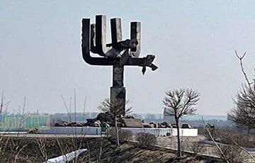 Российские оккупанты изуродовали мемориал жертв Холокоста под Харьковом