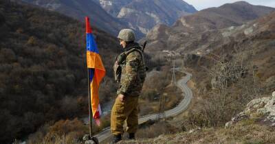 В Карабахе ввели военное положение: Минобороны РФ просит Азербайджан отвести войска