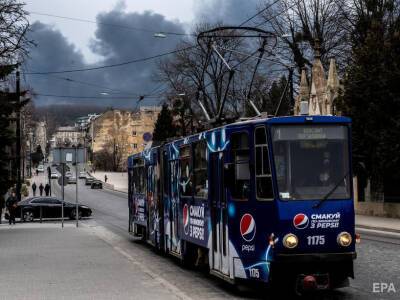 Оккупанты обстреляли во Львове нефтебазу и завод – глава ОВА
