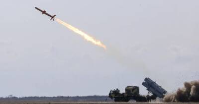 Россия стреляет ракетами издалека, потому что боится украинского ПВО, – британская разведка