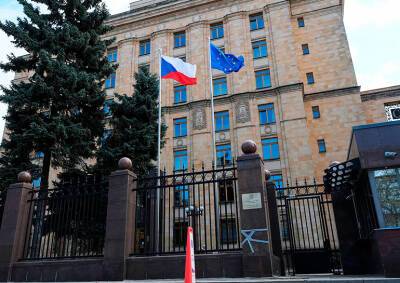 Чехия потребовала от РФ прекратить провокации сотрудников посольства в Москве