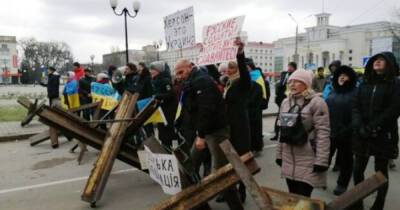 Жители Херсона и Каховки снова вышли на акции против оккупантов (ВИДЕО)