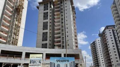 Двое рабочих упали с 18 этажа на стройке в Рамле: один погиб, второй выжил