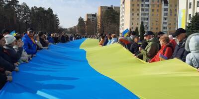 «Под нашими флагами и конституцией». Вчера люди на площади высказали свое мнение об оккупантах — мэр Славутича
