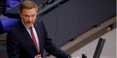 Министр финансов Германии заявил, что у «Украины осталось несколько часов» после вторжения РФ — посол Мельник