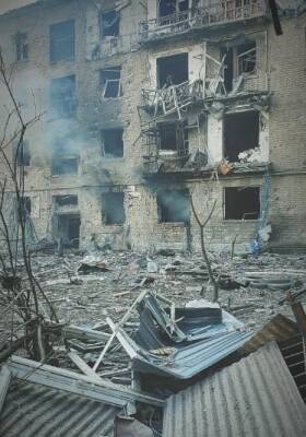 Рашисты срываются на мирных жителях: за последнюю ночь обстреляны дома в Северодонецке и Рубежном