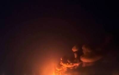В Луцке продолжают тушить пожар на нефтебазе