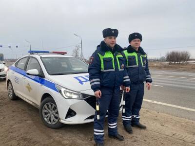 В Тверской области экипаж ДПС спас тяжело больного отца обратившегося к ним за помощью водителя