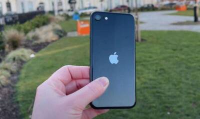 Apple сократит объемы производства iPhone SE и AirPods