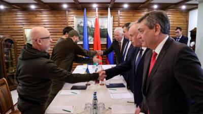 На переговорах в Беларуси у 3 человек были симптомы отравления, включая Абрамовича – СМИ