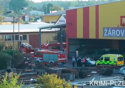 В Чехии вертолет упал на здание: четверо погибших