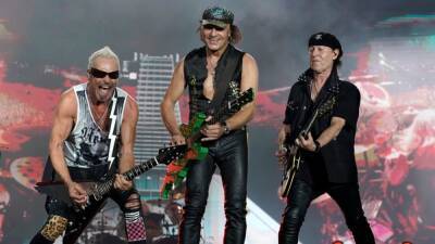 Группа Scorpions изменила в песне "Ветер перемен" слова, посвящённые Москве