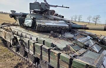 В Херсонской области ВСУ захватили танки врага с полным комплектом боеприпасов и зенитную установку