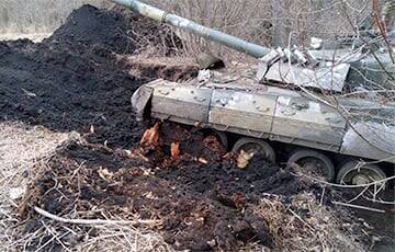 Российские танки увязли в земле в Харьковской области