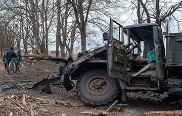 Горы разбитой техники РФ: появились фото освобожденного от оккупантов Тростянца