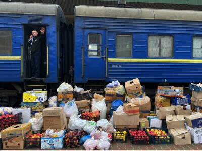 "Укрзалізниця" определила 50 вагонов в 32 поездах, которые будут доставлять гуманитарный груз