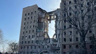 В результате ракетного удара разрушено здание администрации в Николаеве
