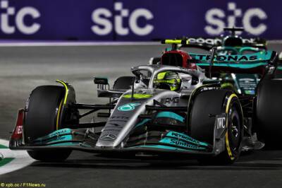 Жак Вильнёв: Mercedes далека от борьбы за титул