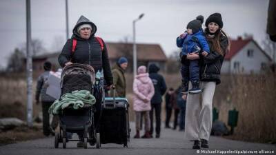 Вице-премьер: Польша будет принимать украинских беженцев столько, сколько потребуется