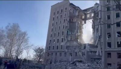Дым до небес и рухнувшие потолки: Ким опубликовал видео момента ракетного удара по Николаевской ОГА