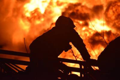 Пожар на нефтебазе после обстрела оккупантов: в ГСЧС соообщили, что сейчас с воздухом