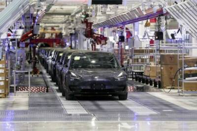 Tesla приостановила производство в Китае из-за карантина