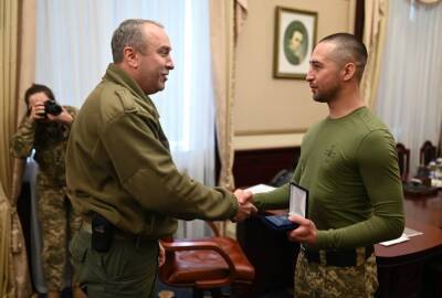 Пограничник, который послал русский военный корабль, вернулся из плена домой