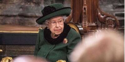 Королева не сдержала слез. В Вестминстерском аббатстве отслужили панихиду в память о принце Филиппе — собралась вся семья