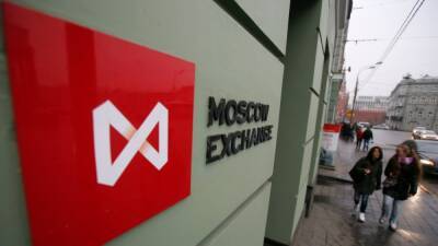 Доллар впервые за месяц опустился на Мосбирже ниже 86 рублей