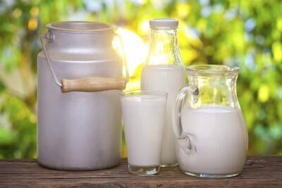 Россельхознадзор выявил в молоке антибиотики, а в масле - консерванты