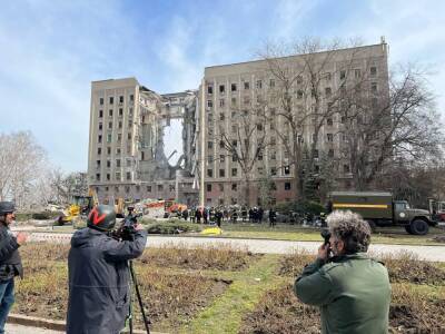 При ракетном ударе по зданию ОГА в Николаеве погибли 9 человек, 28 — ранены (фото)