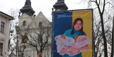 Из огня к жизни: во Львове устроили фотовыставку молодых матерей, спасшихся от войны