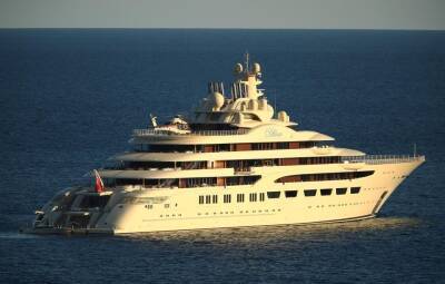 Forbes: немецкие власти конфисковали яхту Усманова стоимостью около $600 млн