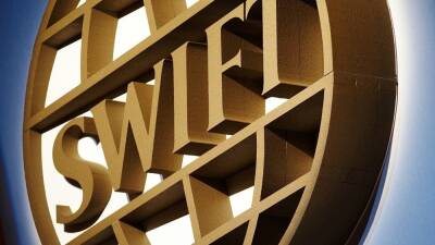 SWIFT отключит банки РФ, попавшие под санкции, от своей системы 12 марта