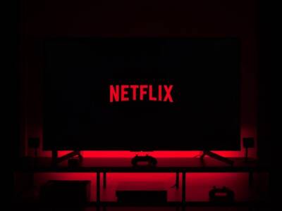 Netflix приостанавливает все проекты в России