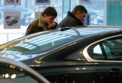 Минпромторг предложил повысить минимальную планку "налога на роскошь" для автомобилей до 10 млн руб. с 3 млн руб