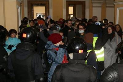 В Петербурге на седьмой антивоенной акции задержали 286 человек