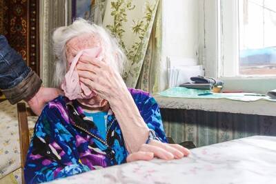 В Петербурге из квартиры 92-летней пенсионерки неизвестные вынесли ₽2 млн
