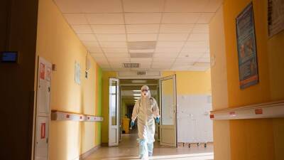 В России за сутки госпитализировали 10 620 заболевших COVID-19