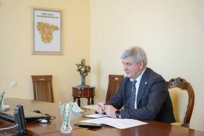 «Нас пытаются поставить на колени экономическими санкциями», – воронежский губернатор высказался о ситуации на Украине